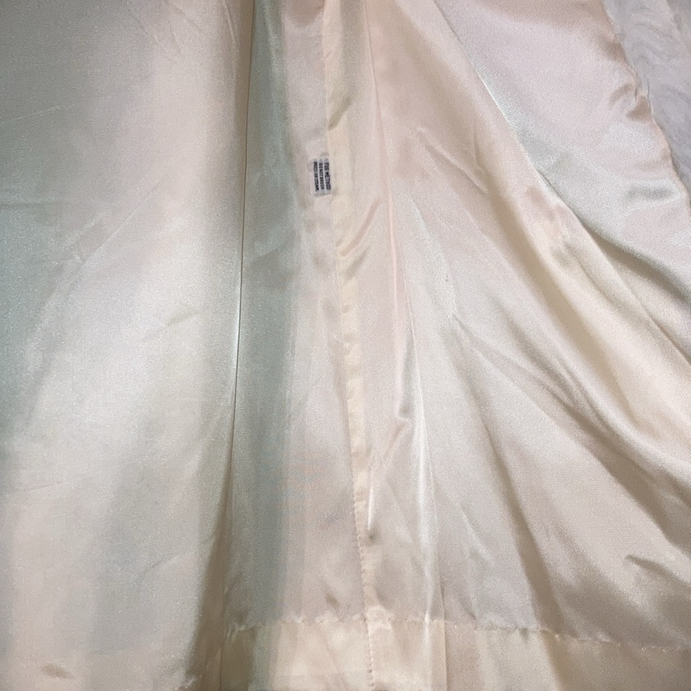 Faux fox fur white jacket sz.L-XL, 3 hook & eye closures, missing label.  $25 - Picture 8 of 12